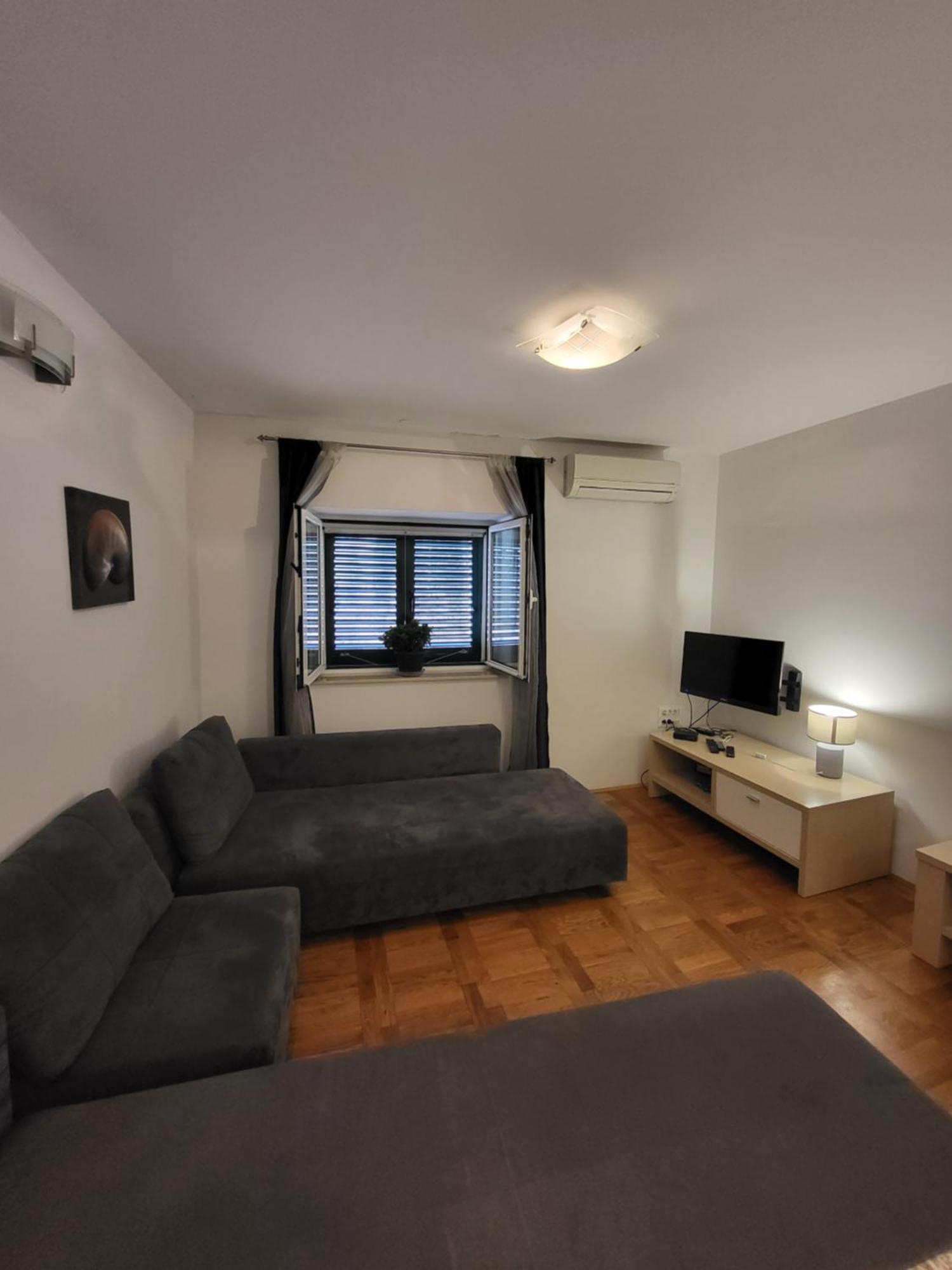 Guest Accomodation Zura سكرادين المظهر الخارجي الصورة