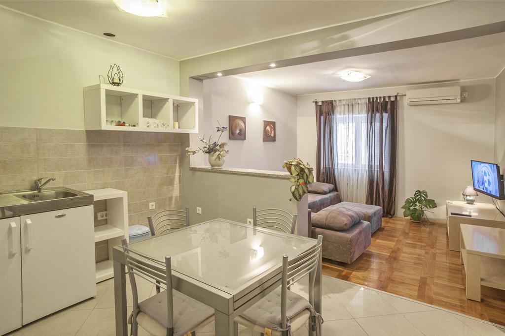 Guest Accomodation Zura سكرادين الغرفة الصورة