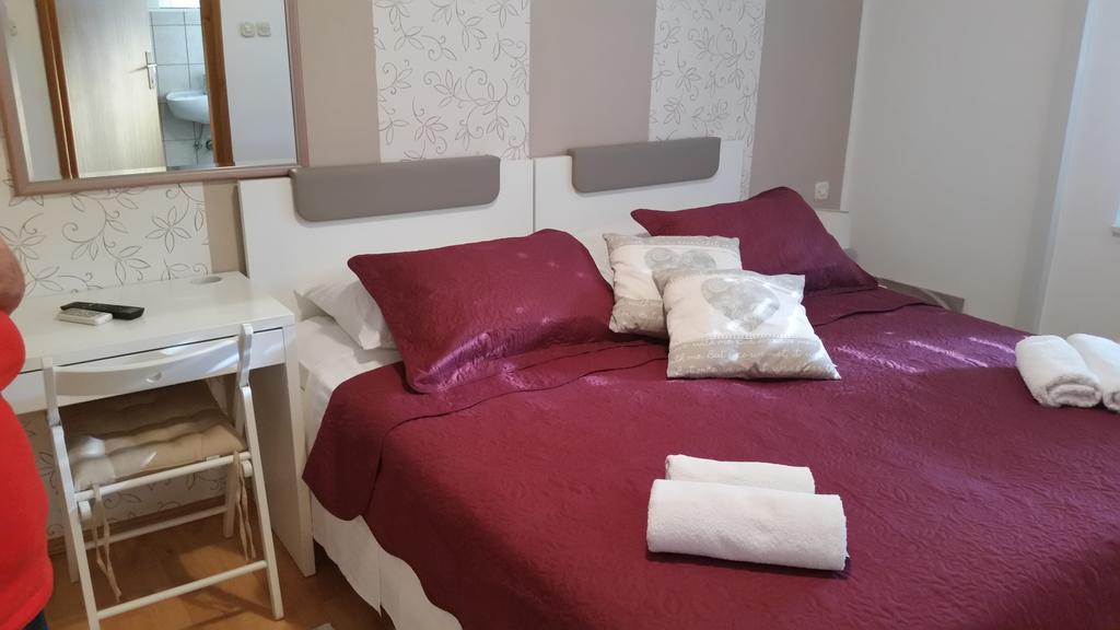 Guest Accomodation Zura سكرادين المظهر الخارجي الصورة