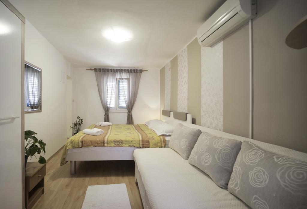 Guest Accomodation Zura سكرادين المظهر الخارجي الصورة