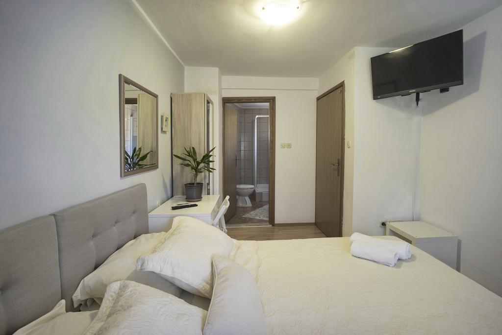 Guest Accomodation Zura سكرادين المظهر الخارجي الصورة